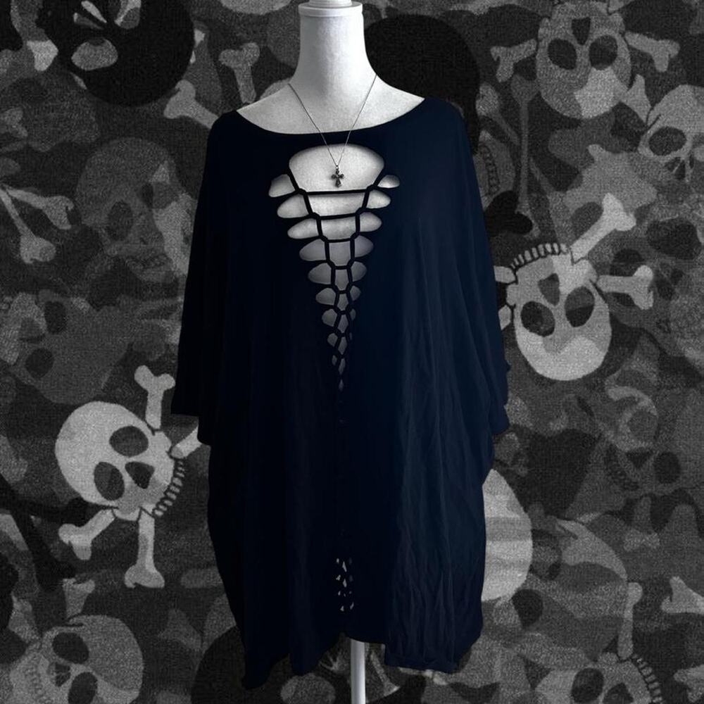 Rare find black y2k emo grunge top